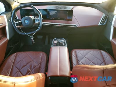 Zdjęcie 8 z 13 samochodu: 2022 BMW IX XDRIVE50 VIN:WB523CF07NCJ69751 - miniatura