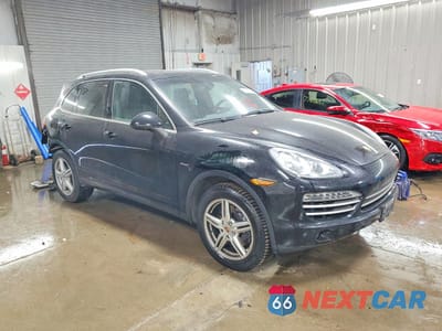 Czwarte zdjęcie samochodu z boku: 2014 PORSCHE CAYENNE VIN:WP1AF2A27ELA42989 - miniatura