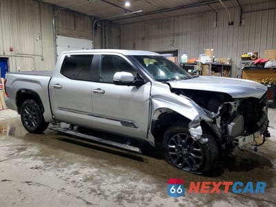 Czwarte zdjęcie samochodu z boku: 2025 TOYOTA TUNDRA PLATINUM VIN:5TFNA5DB3SX321407 - miniatura