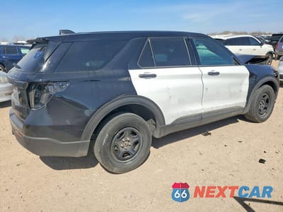 Trzecie zdjęcie samochodu z tyłu: 2025 FORD EXPLORER POLICE INTERCEPTOR VIN:1FM5K8AB9SGB73889 - miniatura
