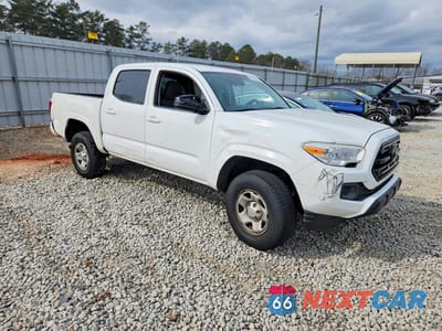 Czwarte zdjęcie samochodu z boku: 2018 TOYOTA TACOMA SR VIN:5TFAX5GN8JX119017 - miniatura