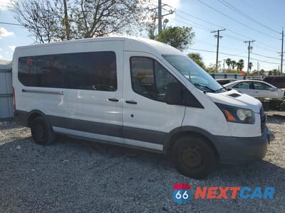 Czwarte zdjęcie samochodu z boku: 2016 FORD TRANSIT 150 DELIVERY VAN VIN:1FTYE2CM5GKB28571 - miniatura