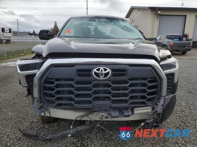 Piąte zdjęcie samochodu w środku: 2024 TOYOTA TUNDRA SR5 VIN:5TFLA5EC2RX035797 - miniatura