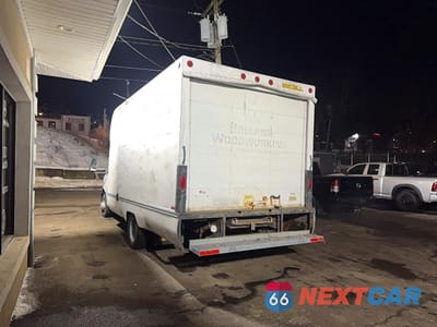 Trzecie zdjęcie samochodu z tyłu: 2005 CHEVROLET EXPRESS G3500 VIN:1GBHG31U851174115 - miniatura