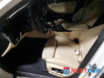 Zdjęcie 7 z 12 samochodu: 2022 BMW 530 XI VIN:WBA13BJ09NCK93826 - miniatura