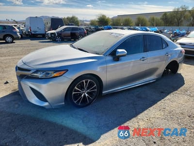 2018 TOYOTA CAMRY SE 4T1B11HK2JU095975 - główne zdjęcie licytacji z USA - miniatura