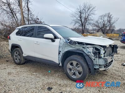 Czwarte zdjęcie samochodu z boku: 2025 TOYOTA RAV4 XLE VIN:4T3RWRFV3SU199881 - miniatura