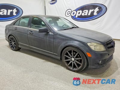 Czwarte zdjęcie samochodu z boku: 2010 MERCEDES-BENZ C 300 VIN:WDDGF5EB0AF423234 - miniatura