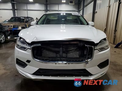 Piąte zdjęcie samochodu w środku: 2018 VOLVO XC60 T5 MOMENTUM VIN:YV4102RK1J1089509 - miniatura