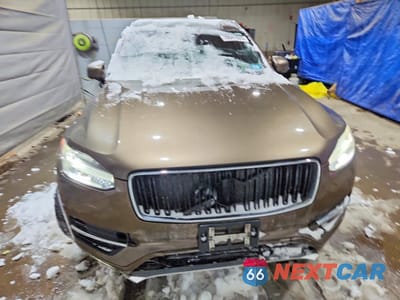 Piąte zdjęcie samochodu w środku: 2017 VOLVO XC90 T6 VIN:YV4A22PK5H1132840 - miniatura