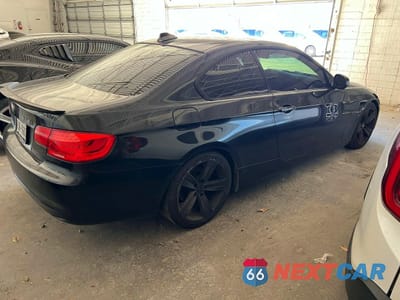 Czwarte zdjęcie samochodu z boku: 2011 BMW 328 I VIN:WBAKE3C50BE557478 - miniatura