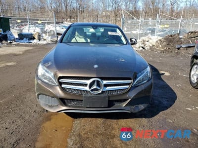 Piąte zdjęcie samochodu w środku: 2015 MERCEDES-BENZ C 300 4MATIC VIN:55SWF4KB3FU028608 - miniatura