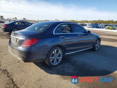 Trzecie zdjęcie samochodu z tyłu: 2019 MERCEDES-BENZ C 300 4MATIC VIN:55SWF8EB3KU303035 - miniatura