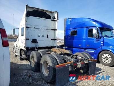 Trzecie zdjęcie samochodu z tyłu: 2014 INTERNATIONAL PROSTAR VIN:3HSDJSJR2EN466302 - miniatura