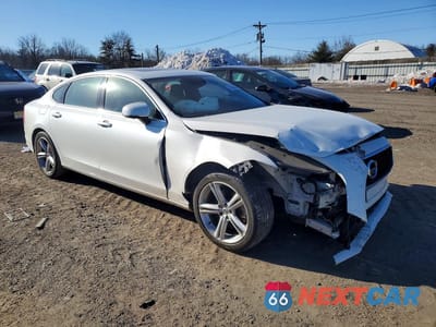 Czwarte zdjęcie samochodu z boku: 2018 VOLVO S90 T5 MOMENTUM VIN:LVY982MK2JP035289 - miniatura