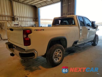 Trzecie zdjęcie samochodu z tyłu: 2023 CHEVROLET SILVERADO K2500 HEAVY DUTY VIN:1GC2YLE70PF251729 - miniatura