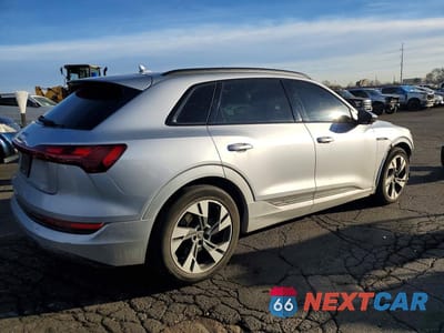 Trzecie zdjęcie samochodu z tyłu: 2022 AUDI E-TRON PREMIUM VIN:WA1AAAGE4NB007547 - miniatura