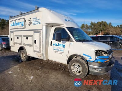 Czwarte zdjęcie samochodu z boku: 2021 CHEV EXPRESS G3500 VIN:1GB3GRC7XM1311980 - miniatura