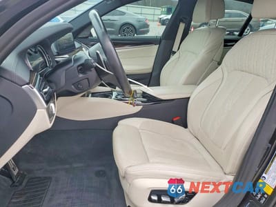 Zdjęcie 7 z 11 samochodu: 2018 BMW M550XI VIN:WBAJB9C51JB035479 - miniatura