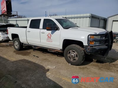 Czwarte zdjęcie samochodu z boku: 2015 CHEVROLET SILVERADO K2500 HEAVY DUTY LT VIN:1GC1KVE87FF511141 - miniatura