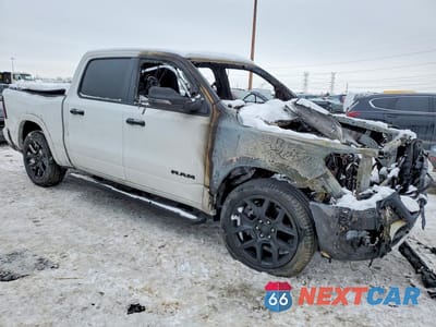 Czwarte zdjęcie samochodu z boku: 2025 RAM 1500 LARAMIE VIN:1C6SRFJP5SN553138 - miniatura