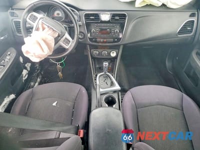 Zdjęcie 8 z 12 samochodu: 2013 CHRYSLER 200 VIN:1C3CCBBB2DN684982 - miniatura