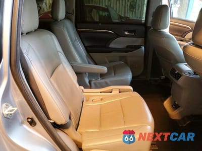 Zdjęcie 11 z 13 samochodu: 2016 TOYOTA HIGHLANDER VIN:5TDDKRFH2GS288091 - miniatura