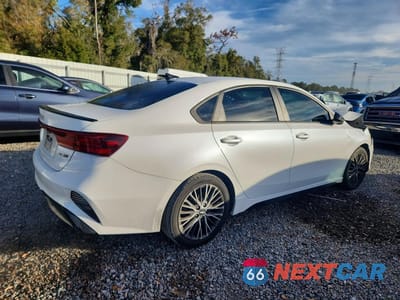 Trzecie zdjęcie samochodu z tyłu: 2022 KIA FORTE GT LINE VIN:3KPF54AD7NE455673 - miniatura