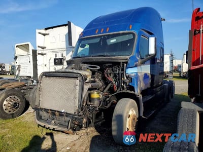 Drugie zdjęcie samochodu z przodu: 2020 FREIGHTLINER CASCADIA 126