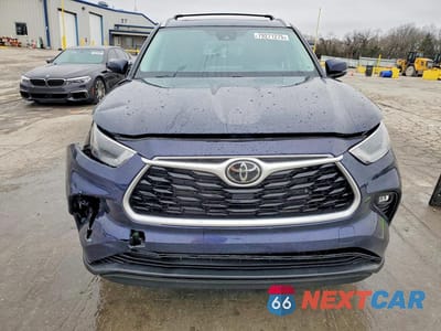 Piąte zdjęcie samochodu w środku: 2022 TOYOTA HIGHLANDER XLE VIN:5TDGZRBH9NS178926 - miniatura