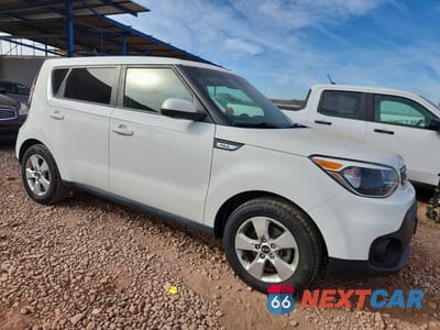 Czwarte zdjęcie samochodu z boku: 2017 KIA SOUL BASE VIN:KNDJN2A28H7474475 - miniatura