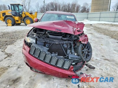 Piąte zdjęcie samochodu w środku: 2018 JEEP GRAND CHEROKEE LAREDO VIN:1C4RJFAG7JC122552 - miniatura