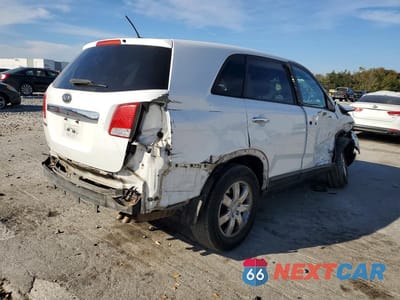 Trzecie zdjęcie samochodu z tyłu: 2013 KIA SORENTO LX VIN:5XYKT3A17DG359029 - miniatura