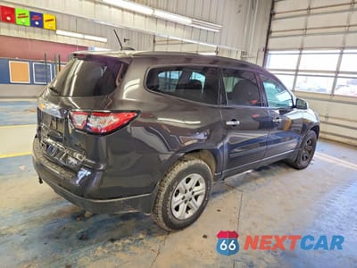 Trzecie zdjęcie samochodu z tyłu: 2017 CHEVROLET TRAVERSE LS VIN:1GNKRFEDXHJ137909 - miniatura