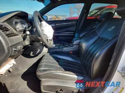 Zdjęcie 7 z 12 samochodu: 2019 CHRYSLER 300 S VIN:2C3CCABG0KH639874 - miniatura