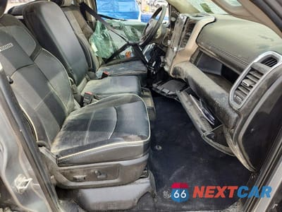 Zdjęcie 7 z 12 samochodu: 2024 RAM 2500 LARAMIE 4WD 6C TDSL CREW CAB 6.7L V8 VIN:3C6UR5FL9RG402721 - miniatura