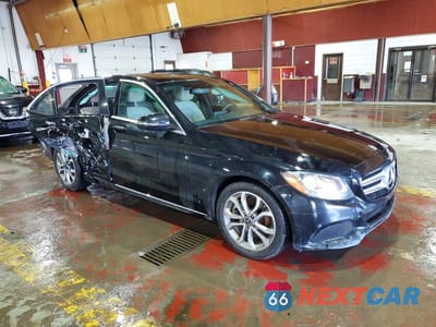 Czwarte zdjęcie samochodu z boku: 2018 MERCEDES-BENZ C 300 VIN:55SWF4JBXJU258365 - miniatura
