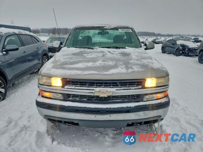 Piąte zdjęcie samochodu w środku: 2001 CHEVROLET SILVERADO K1500 VIN:1GCEK14T71Z170329 - miniatura