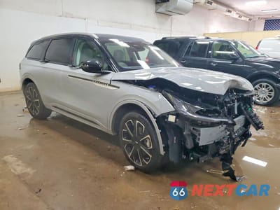 Czwarte zdjęcie samochodu z boku: 2026 LINCOLN NAUTILUS RESERVE VIN:5LMPJ8KA3TJ991444 - miniatura