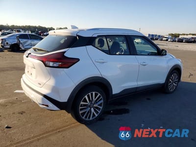 Trzecie zdjęcie samochodu z tyłu: 2022 NISSAN KICKS SV VIN:3N1CP5CV7NL526104 - miniatura
