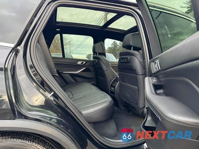 Zdjęcie 6 z 10 samochodu: 2019 BMW X5 XDRIVE50I VIN:5UXJU2C51KLN65059 - miniatura