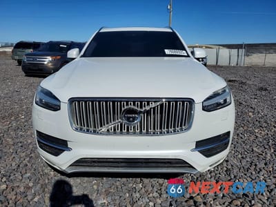 Piąte zdjęcie samochodu w środku: 2016 VOLVO XC90 T6 VIN:YV4A22PL0G1034483 - miniatura