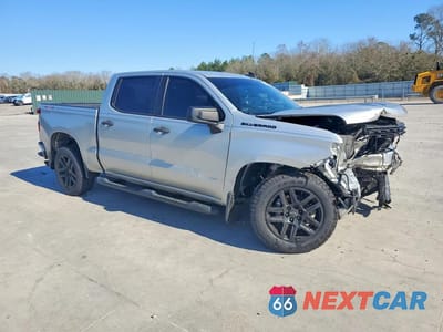 Czwarte zdjęcie samochodu z boku: 2022 CHEVROLET SILVERADO LTD K1500 CUSTOM VIN:1GCPYBEK3NZ221589 - miniatura