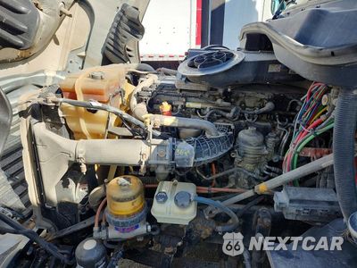 Zdjęcie 7 z 10 samochodu: 2016 FREIGHTLINER CASCADIA 125 SEMI TRUCK VIN:1FUBGEDV4GLHC5673 - miniatura
