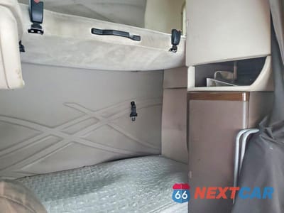 Zdjęcie 6 z 10 samochodu: 2012 VOLVO VNL SEMI TRUCK VIN:4V4NC9EH7CN555264 - miniatura