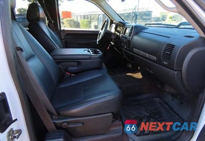 Piąte zdjęcie samochodu w środku: 2011 GMC SIERRA K2500 SLE VIN:1GT220CG9BZ350933 - miniatura