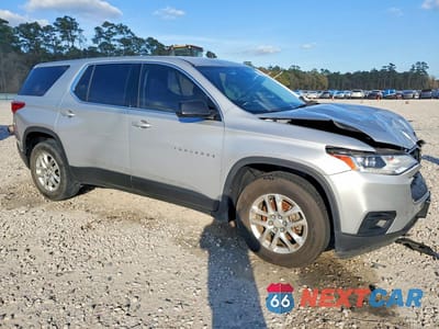 Czwarte zdjęcie samochodu z boku: 2020 CHEVROLET TRAVERSE LS VIN:1GNERFKWXLJ165107 - miniatura