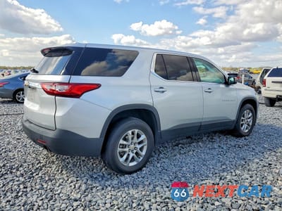 Trzecie zdjęcie samochodu z tyłu: 2020 CHEVROLET TRAVERSE LS VIN:1GNERFKW6LJ204601 - miniatura