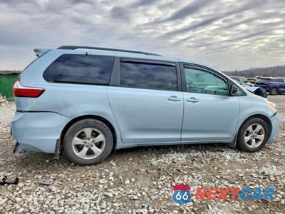 Trzecie zdjęcie samochodu z tyłu: 2016 TOYOTA SIENNA LE 8 PASSENGER VIN:5TDKK3DC2GS760768 - miniatura