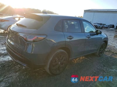Trzecie zdjęcie samochodu z tyłu: 2025 HONDA HR-V SPORT VIN:3CZRZ2H5XSM734843 - miniatura